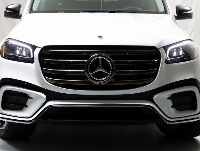 2026 Mercedes Benz GLS 450 4MATIC photo 4