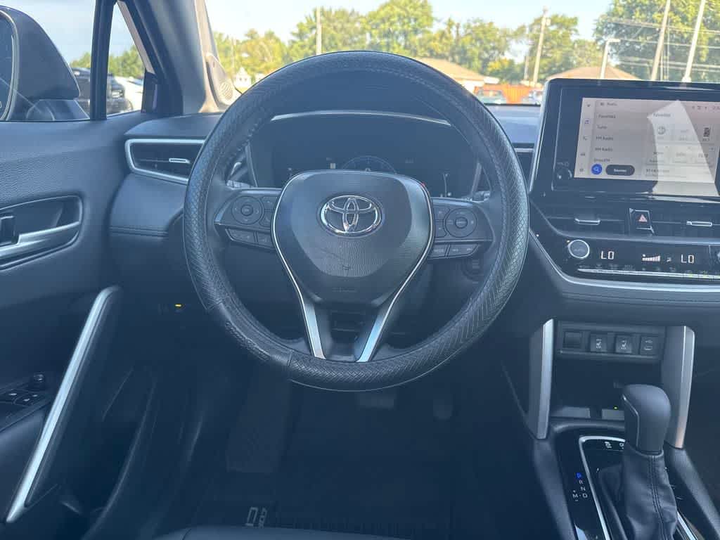 2024 Toyota Corolla Cross XLE photo 12