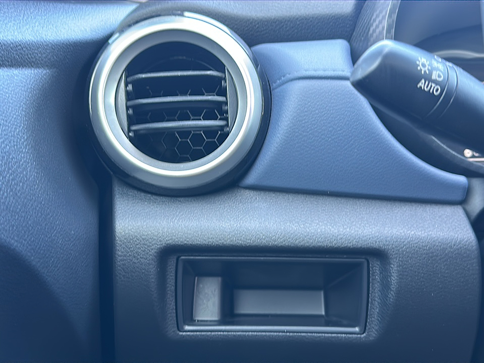 2024 Nissan Versa 1.6 SV photo 15