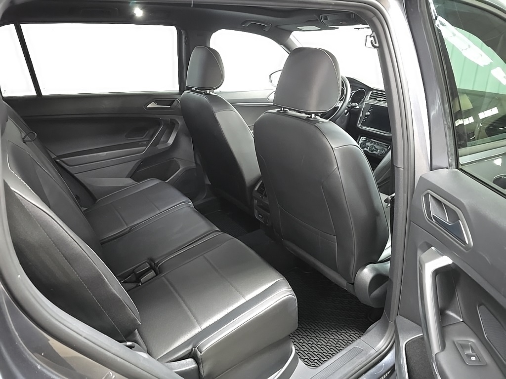 2021 Volkswagen Tiguan SE R-Line Black photo 16