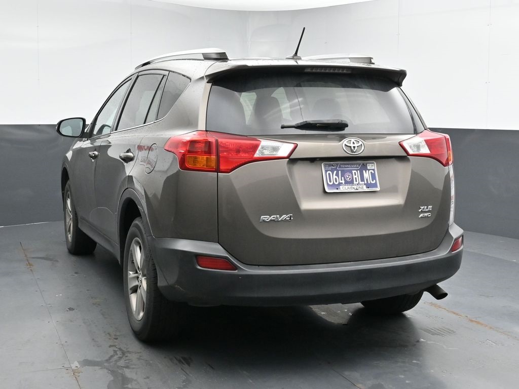 2015 Toyota RAV4 XLE photo 4