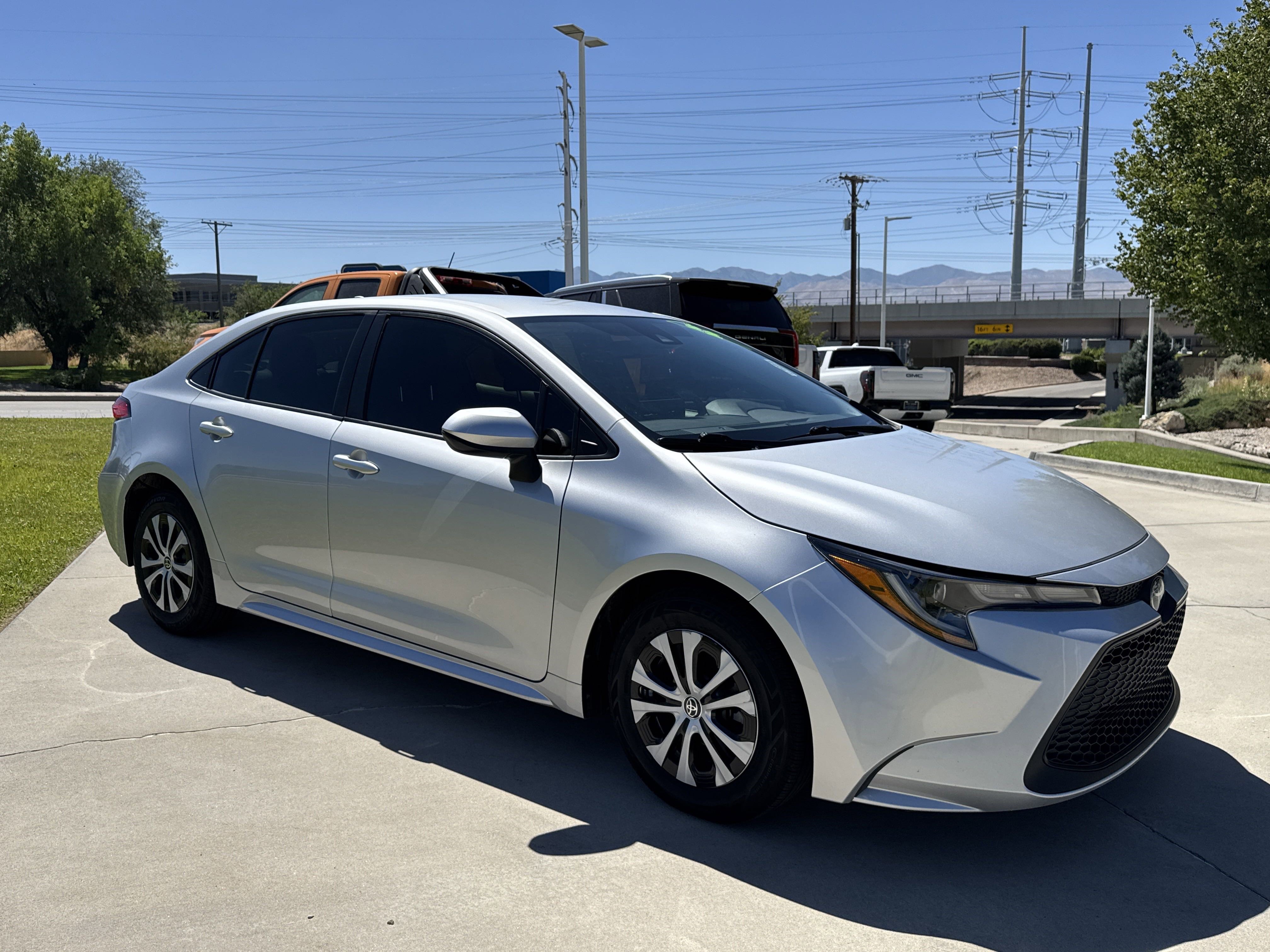 2022 Toyota Corolla Hybrid LE photo 5