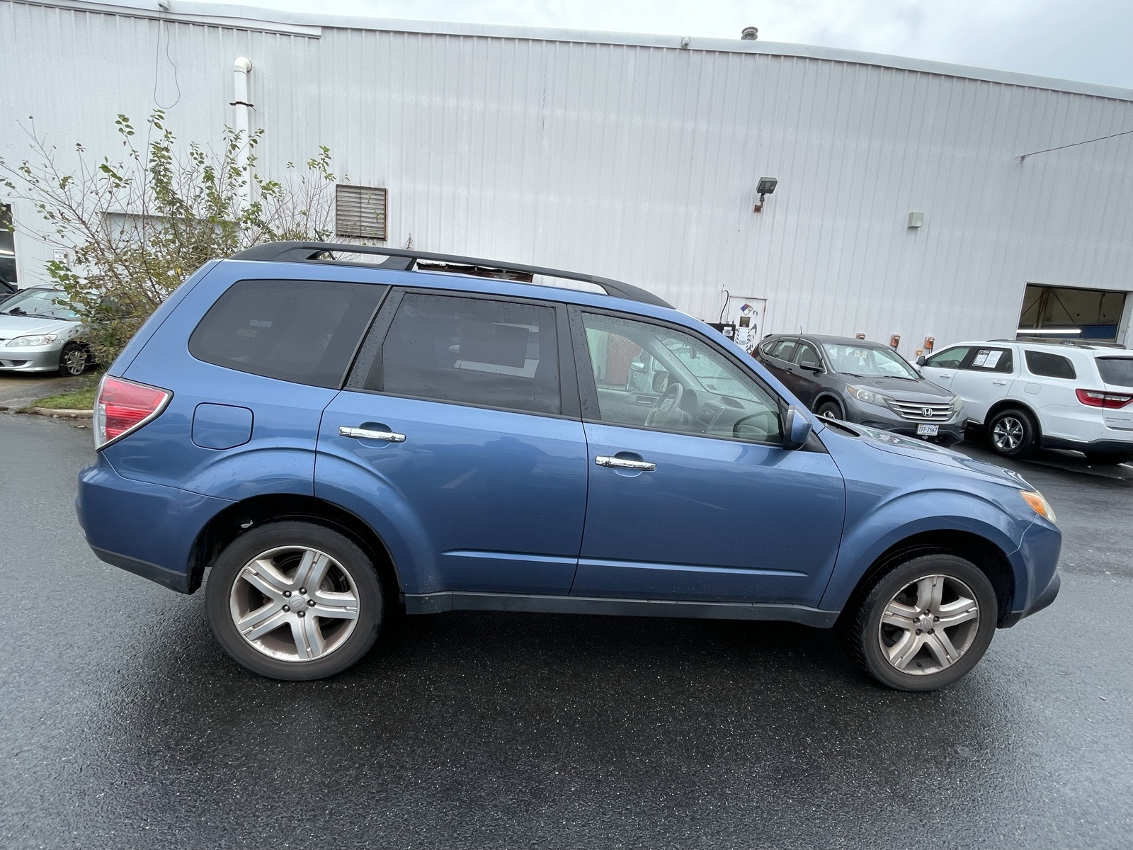 2010 Subaru Forester 2.5X Premium photo 3