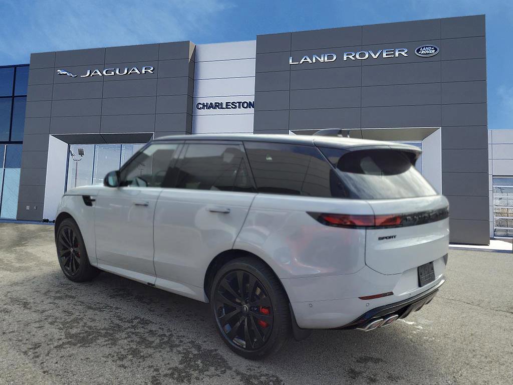 2025 Land Rover Range Rover Sport SE photo 3