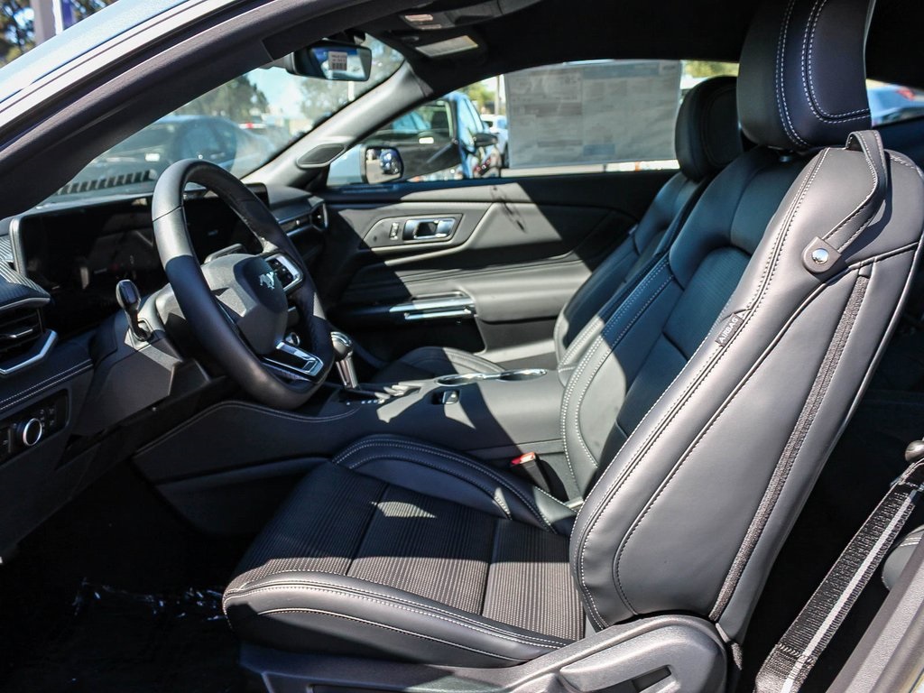 2025 Ford Mustang EcoBoost Premium photo 18