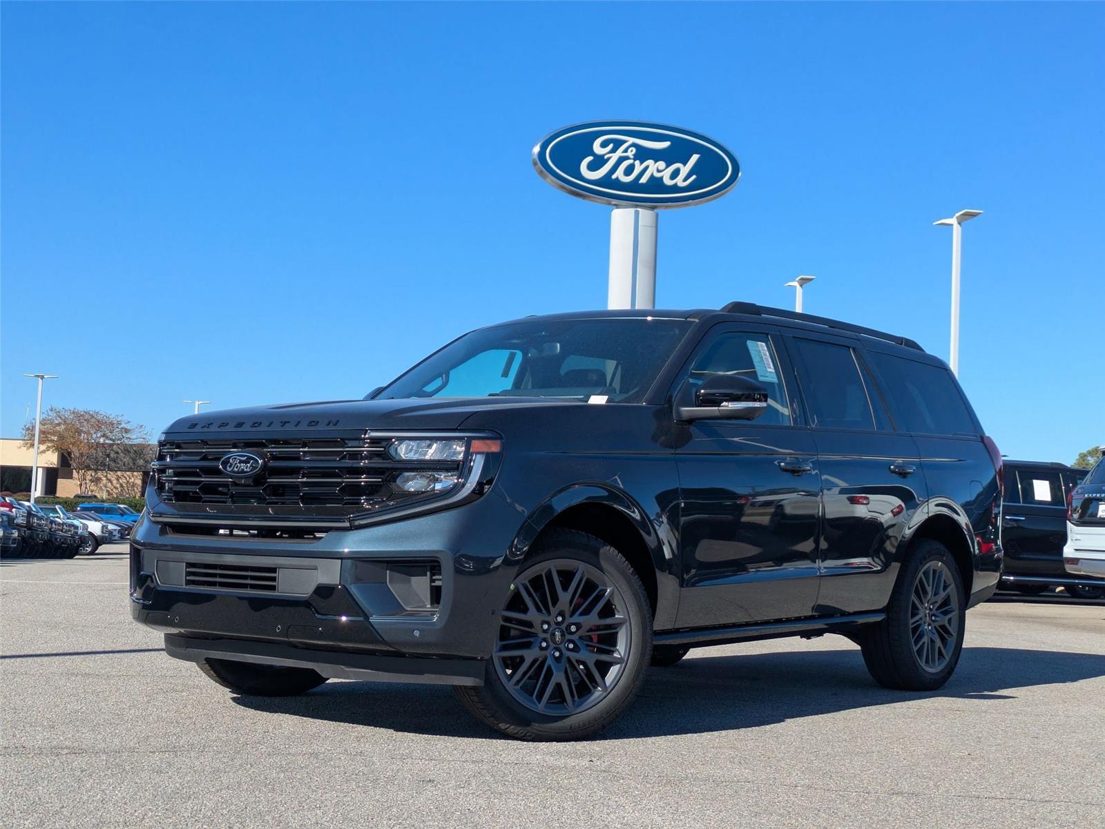 2025 Ford Expedition Platinum's photo