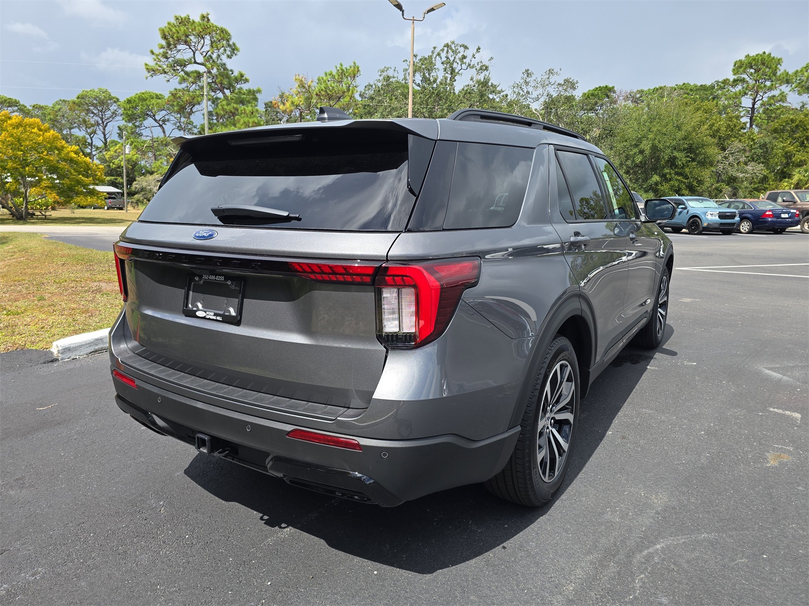 2025 Ford Explorer ST-Line photo 4
