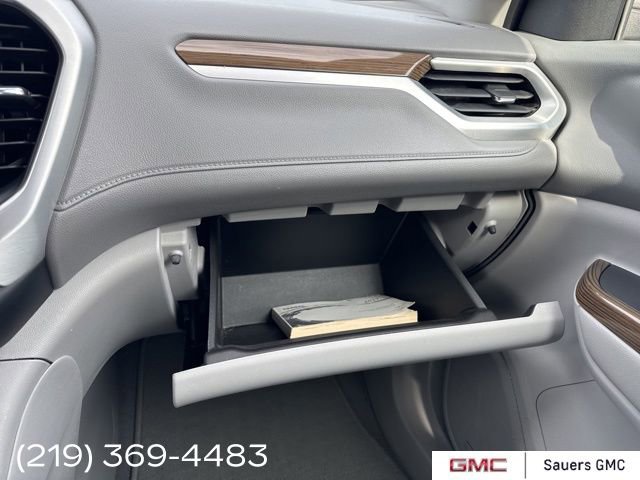 2017 Gmc Acadia SLE photo 16