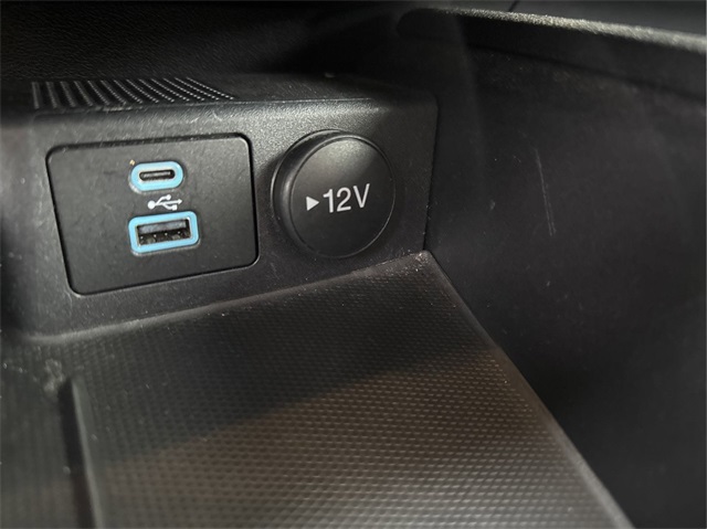 2022 Ford Escape SEL photo 24