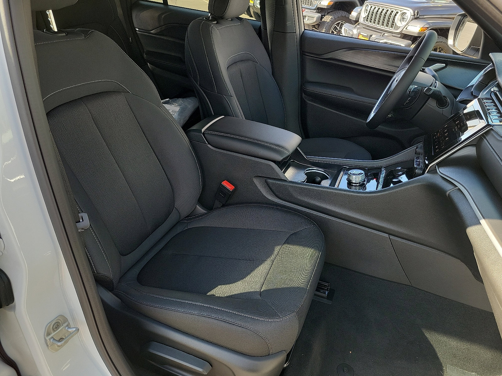 2025 Jeep Grand Cherokee Laredo X photo 11