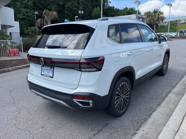 2025 Volkswagen Taos SE photo 3