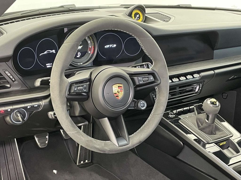 2022 Porsche 911 GT3 Touring photo 4