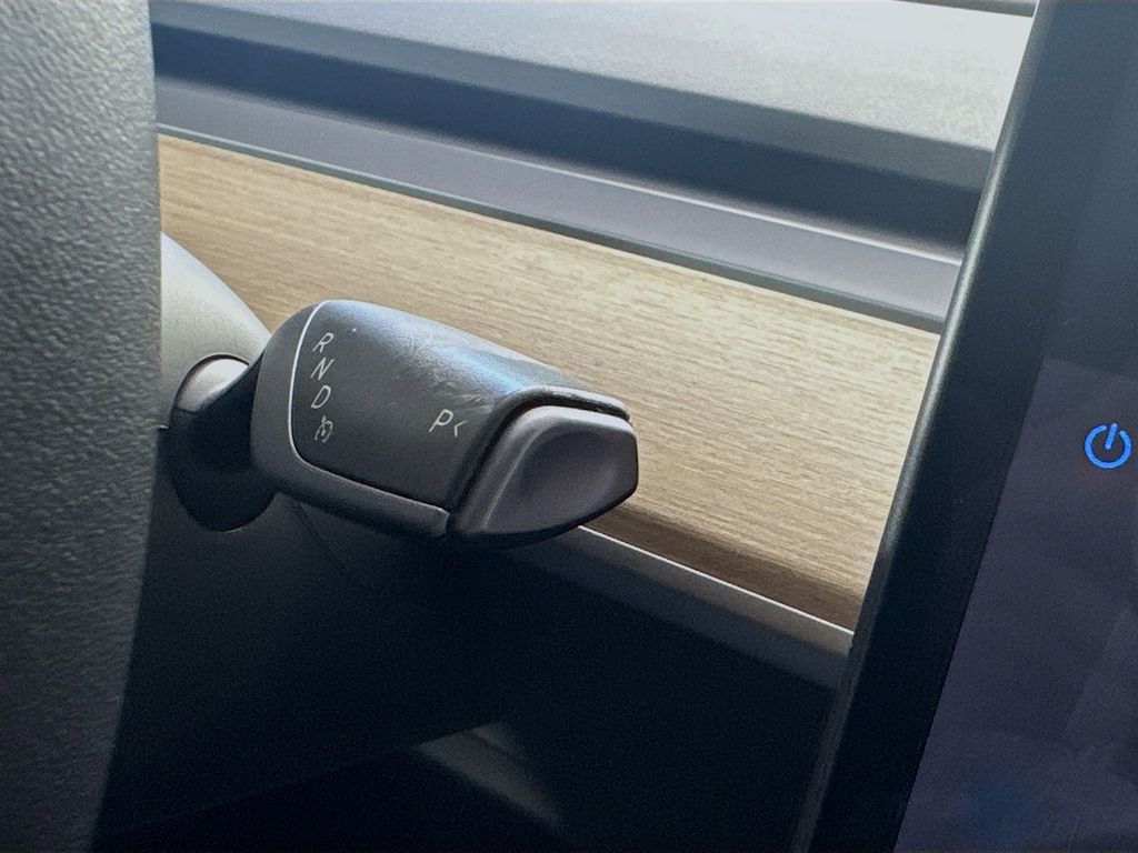 2020 Tesla Model 3 Standard Range Plus photo 14