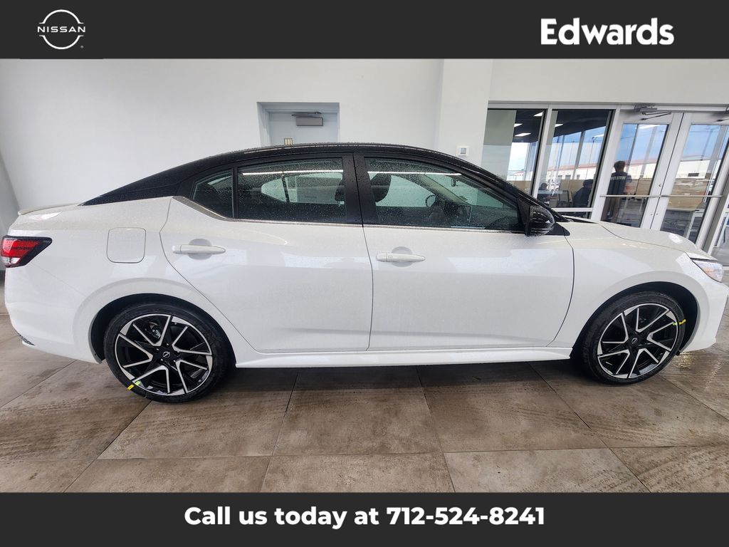 2025 Nissan Sentra SR's photo