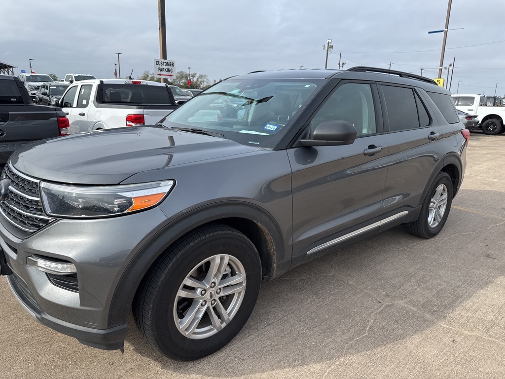 2022 Ford Explorer XLT's photo