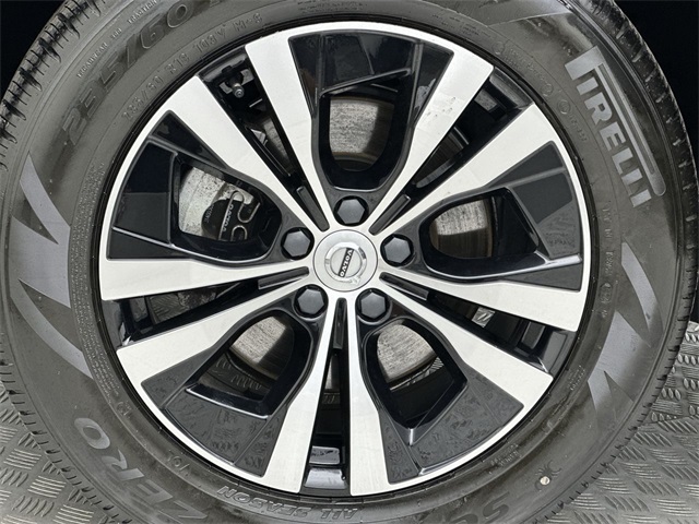 2023 Volvo XC60 B5 Core photo 2