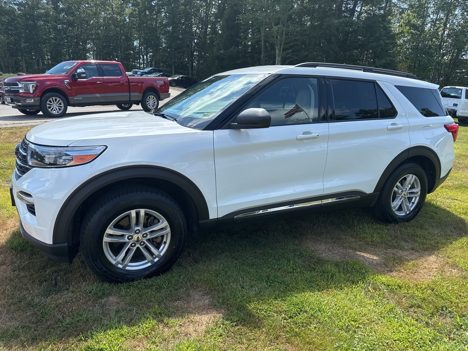 2022 Ford Explorer XLT photo 3
