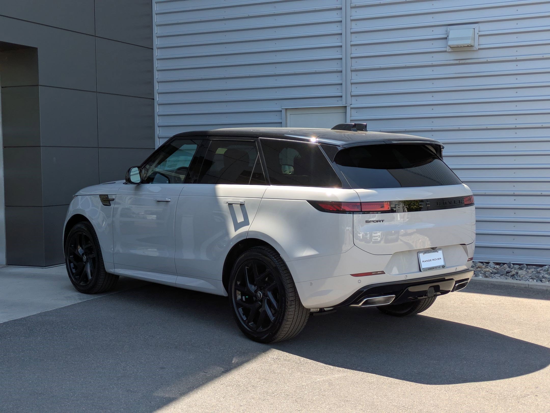 2025 Land Rover Range Rover Sport SE photo 3