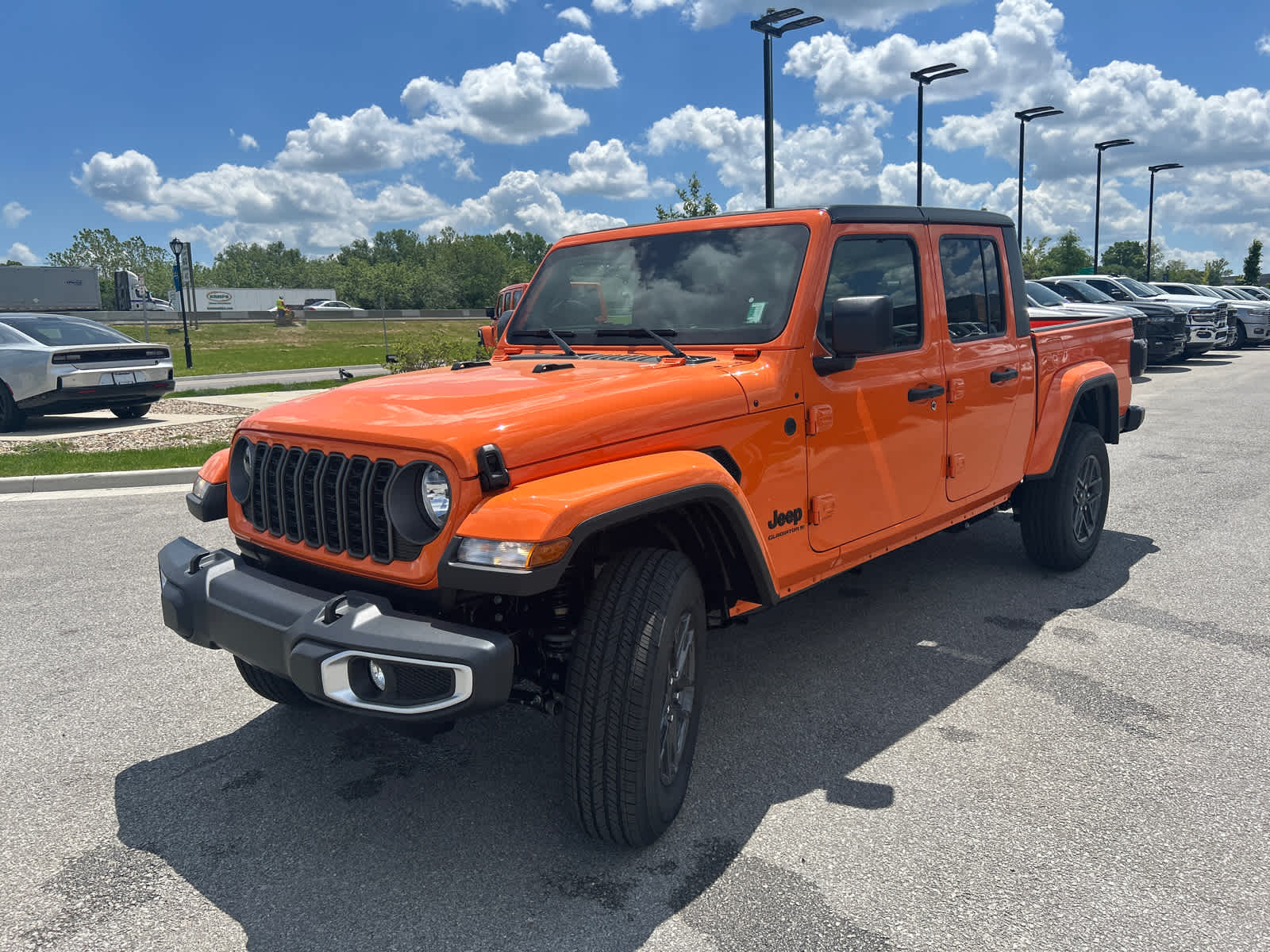 2025 Jeep Gladiator Willys Sport S photo 3