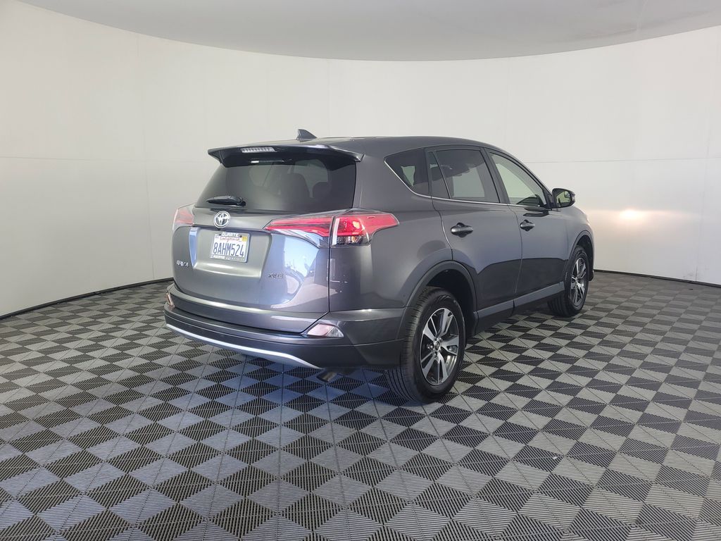 2018 Toyota RAV4 XLE photo 3