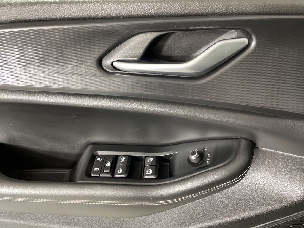 2023 Jeep Grand Cherokee Laredo photo 13