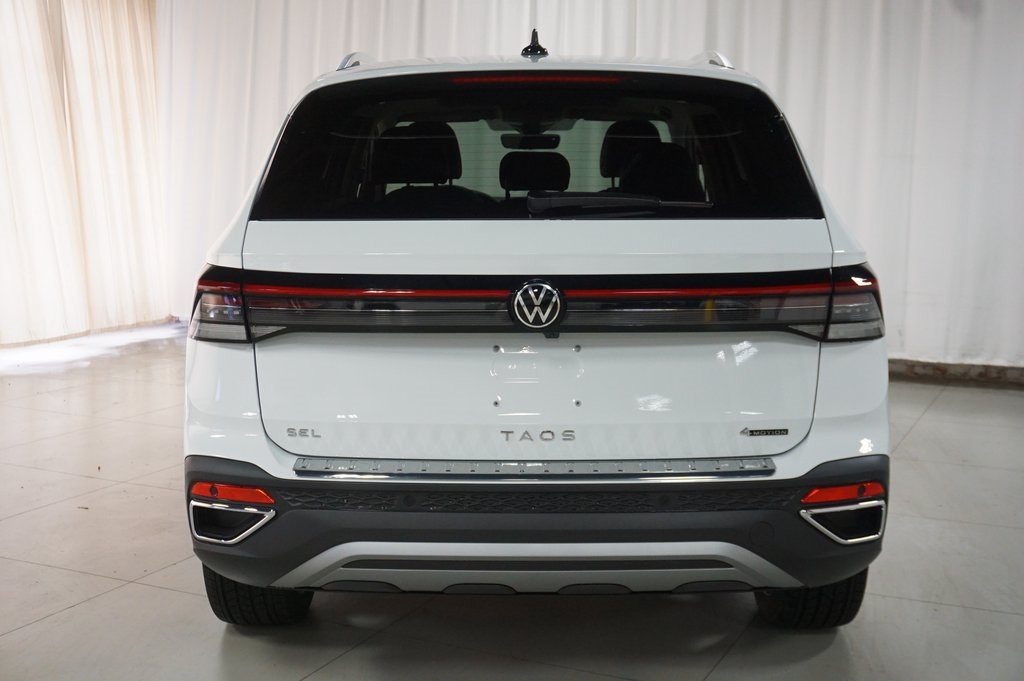2025 Volkswagen Taos SEL photo 5
