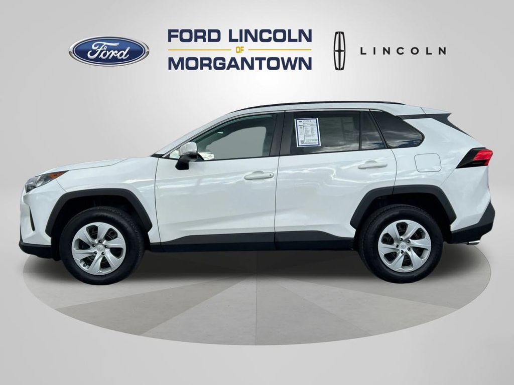 2020 Toyota RAV4 LE's photo