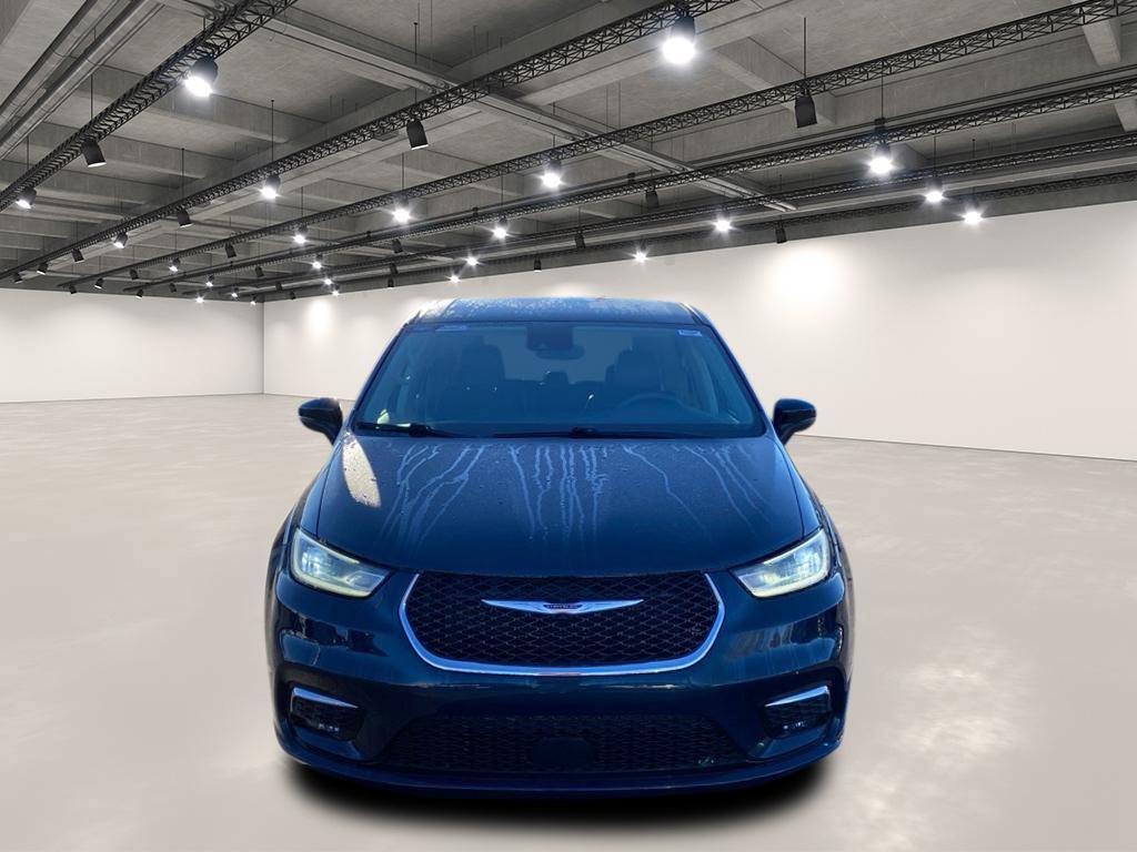 2023 Chrysler Pacifica Touring L photo 2