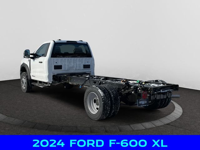 2024 Ford F-600 photo 3