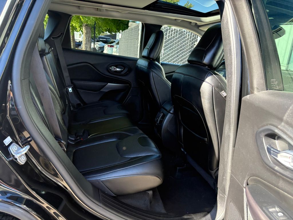 2022 Jeep Cherokee Limited photo 26