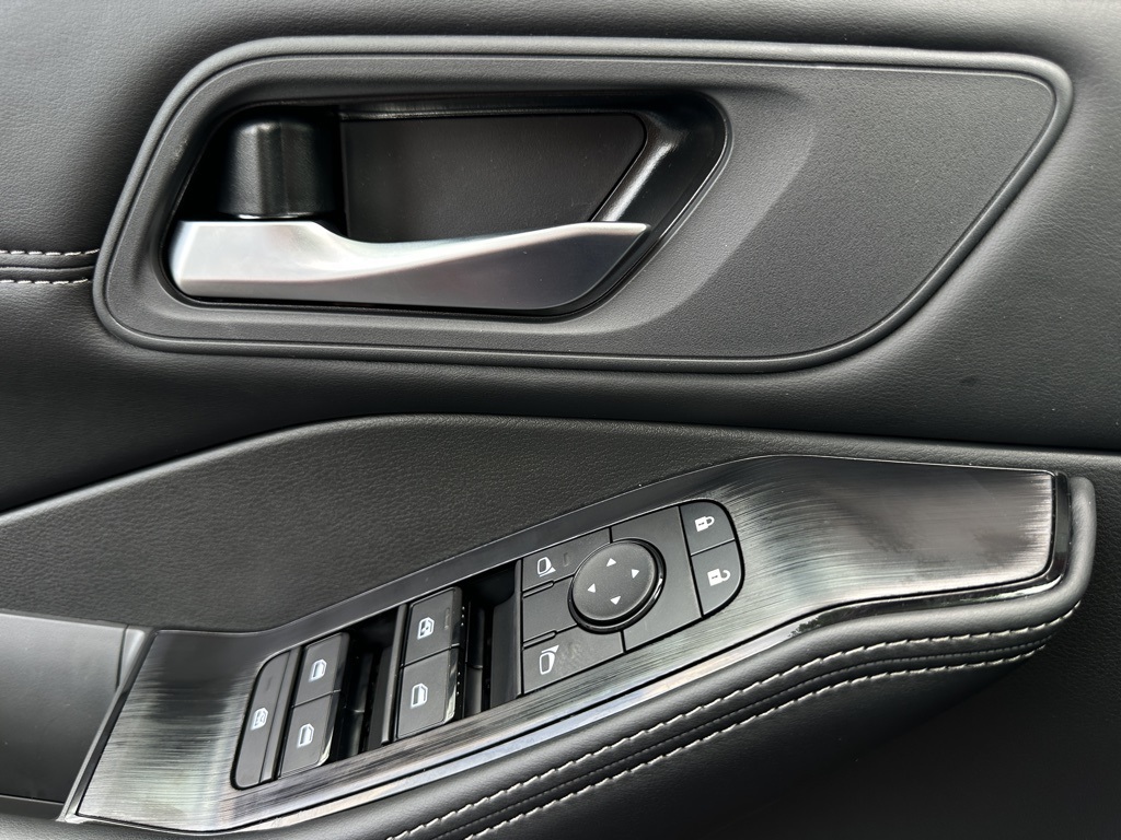 2026 Nissan Rogue SV photo 30