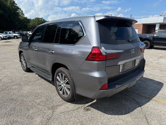 2017 Lexus LX 570 photo 4