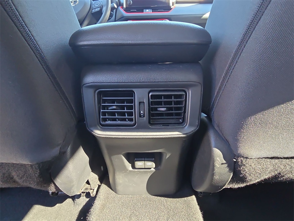 2024 Toyota RAV4 XLE photo 31