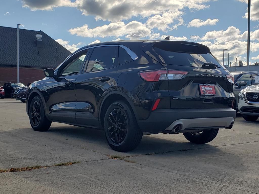 2022 Ford Escape SE photo 3