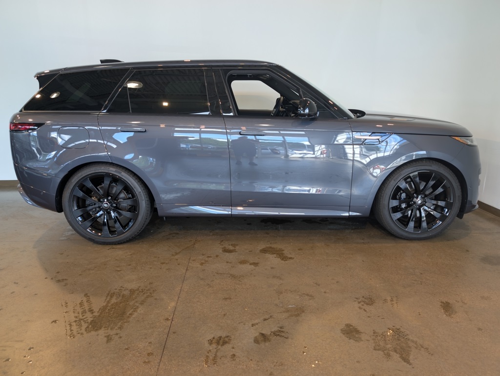 2025 Land Rover Range Rover Sport SE photo 2