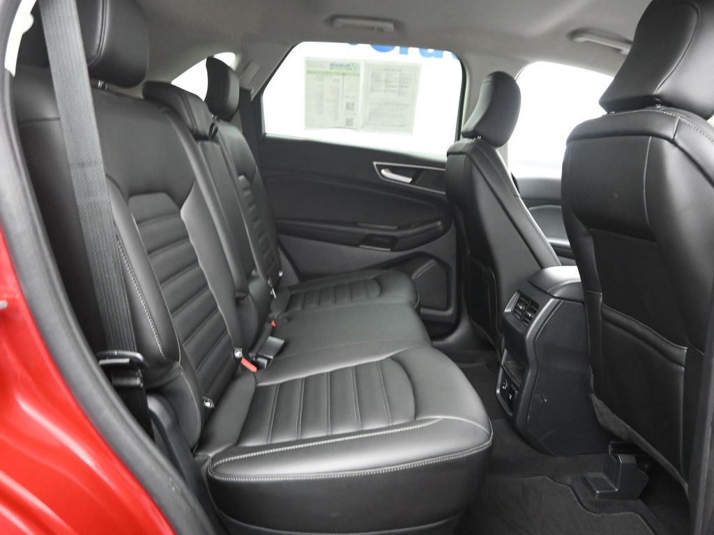 2021 Ford Edge SEL photo 6