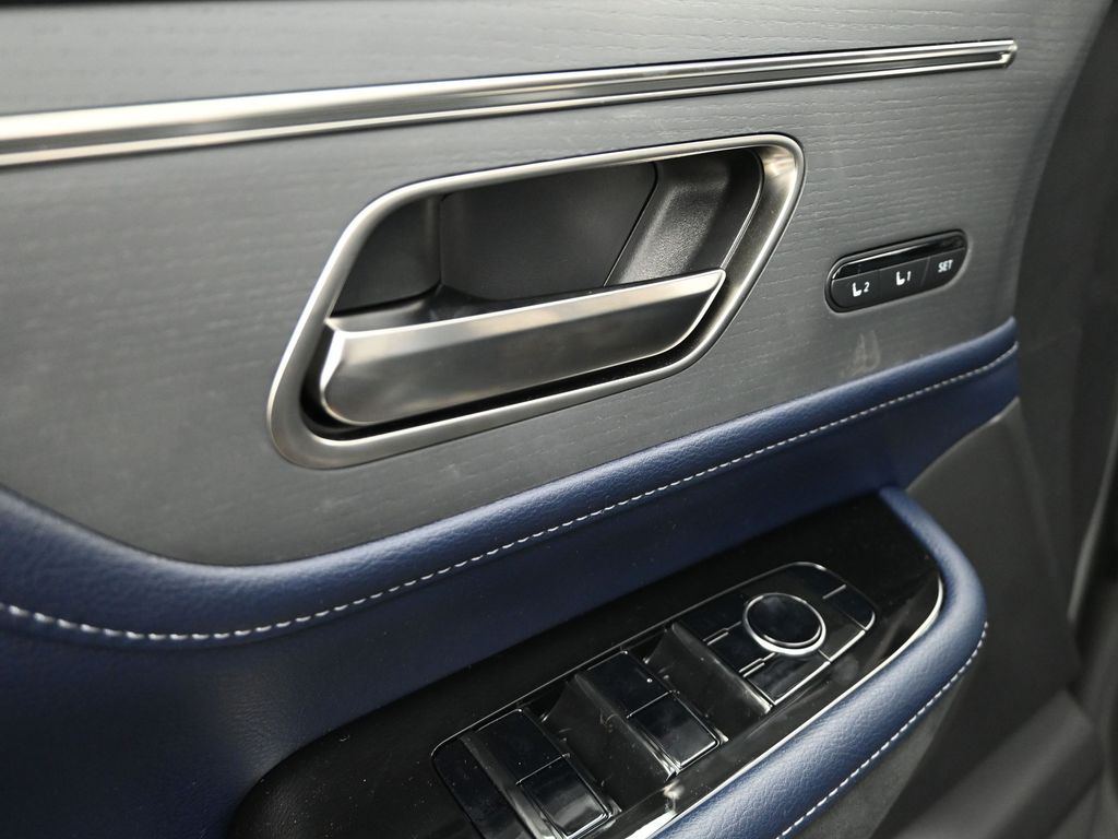 2026 Infiniti QX80 Sensory photo 9