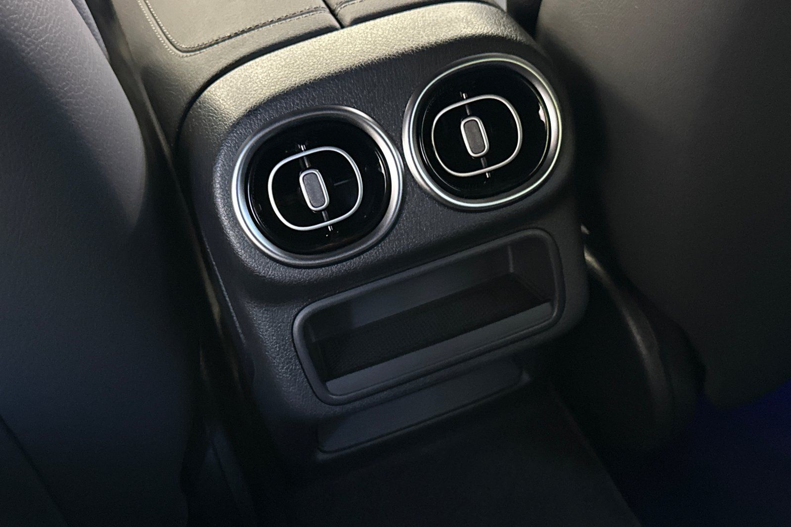 2026 Mercedes Benz GLC 300 photo 21
