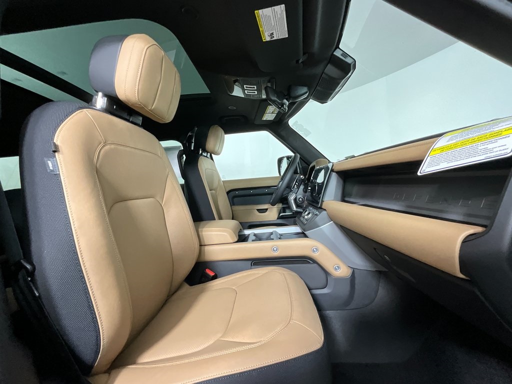 2026 Land Rover Defender 130 V8 photo 3