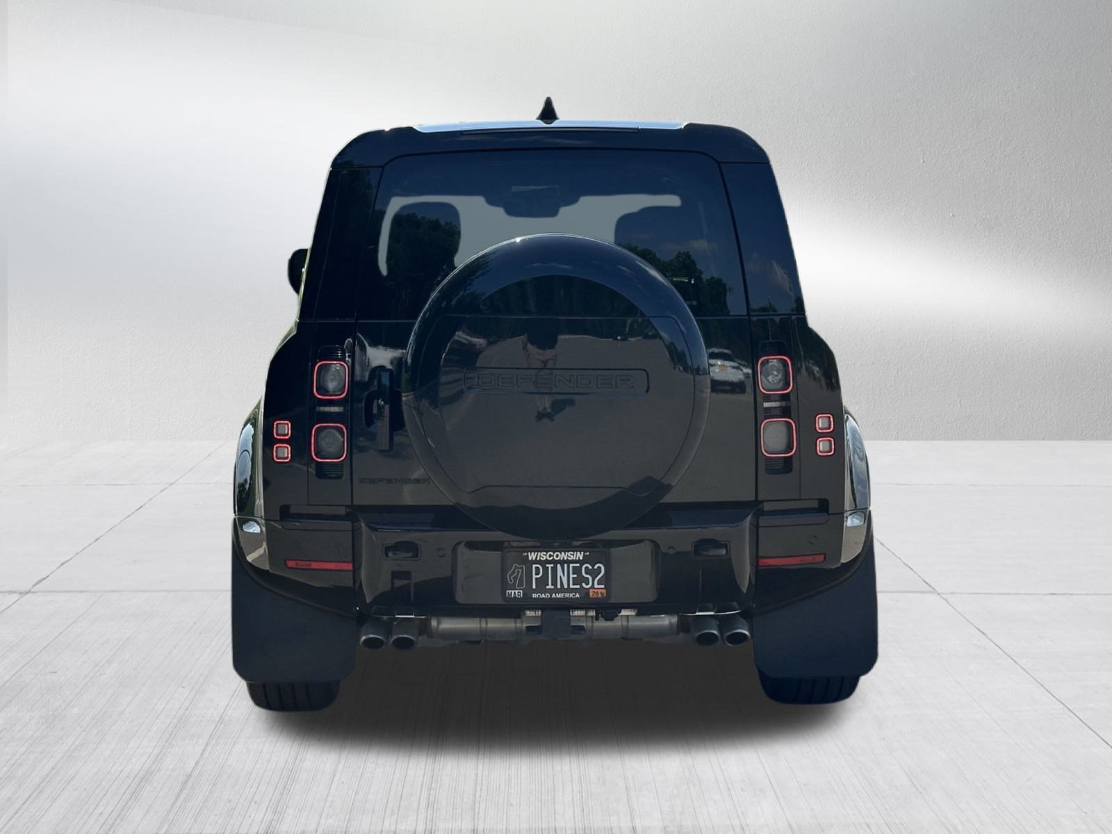 2024 Land Rover Defender V8 photo 6