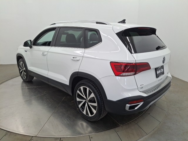 2023 Volkswagen Taos SE photo 2