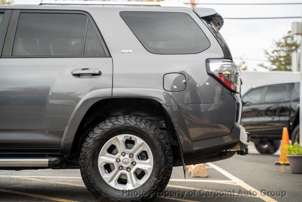 2015 Toyota 4Runner SR5 photo 4
