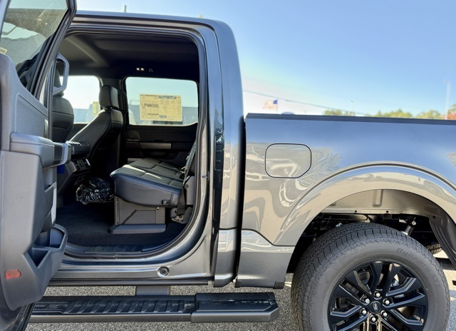 2025 Ford F-150 Lariat photo 29