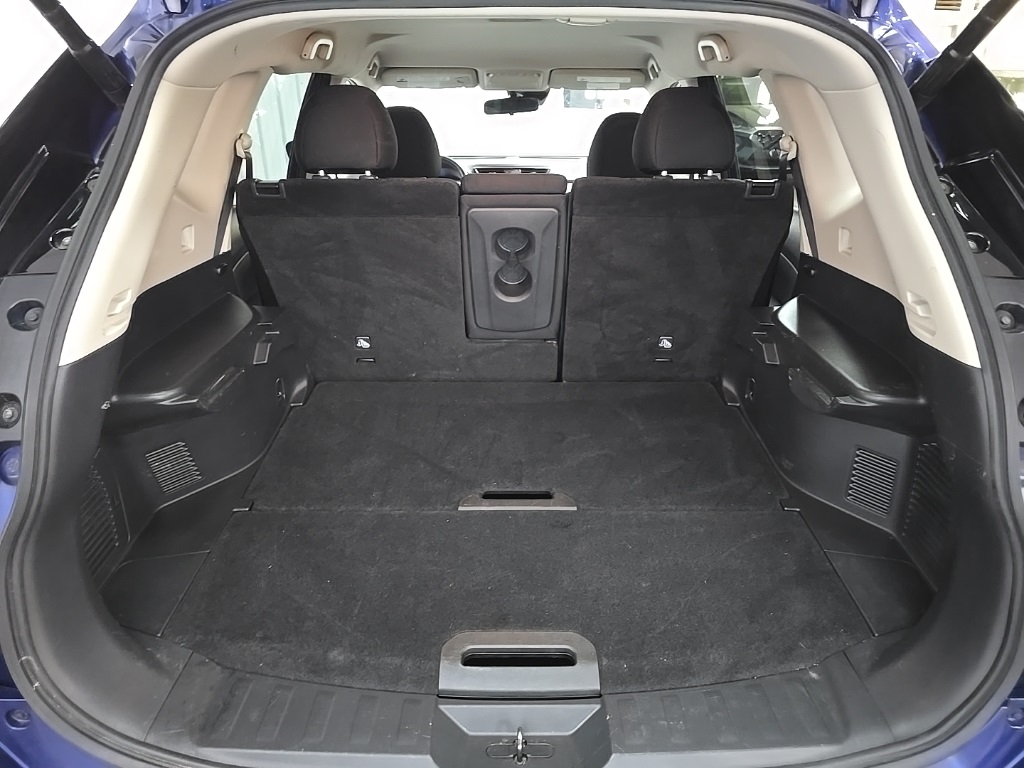 2019 Nissan Rogue SV photo 11