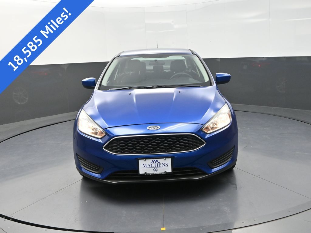 2018 Ford Focus SE photo 2