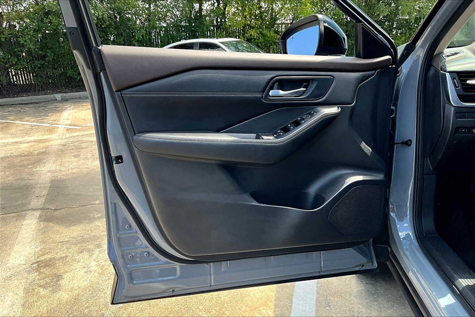 2023 Nissan Rogue SV photo 19