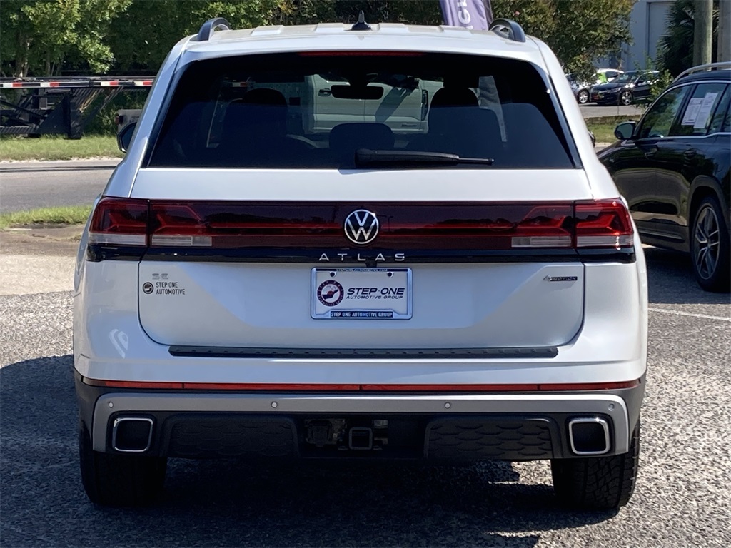 2026 Volkswagen Atlas Peak Edition SE photo 3