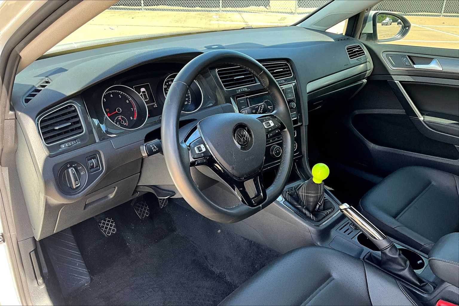 2021 Volkswagen Golf TSI photo 16
