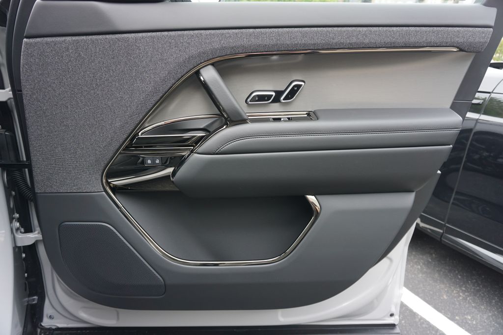 2025 Land Rover Range Rover Sport SE photo 20