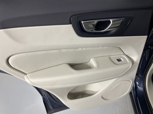 2026 Volvo XC60 Hybrid T8 photo 37